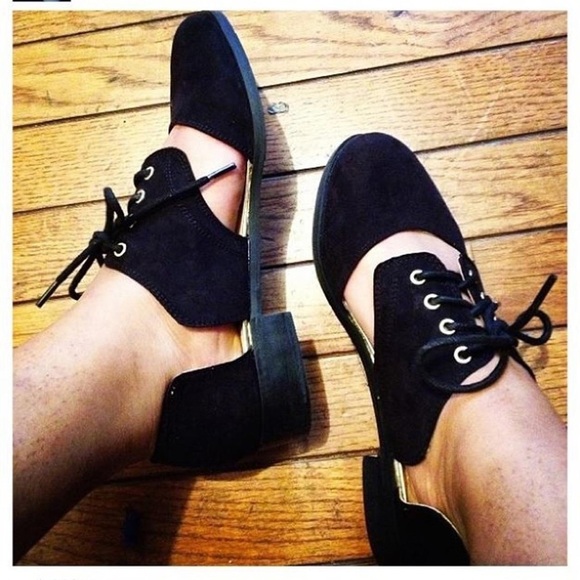 BLACK  CUT OUT SHOES - Picture 2 of 4